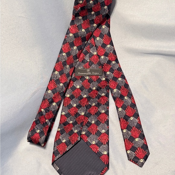 Ermenegildo Zegna Red and Gold Geometric Tie - Picture 5 of 5